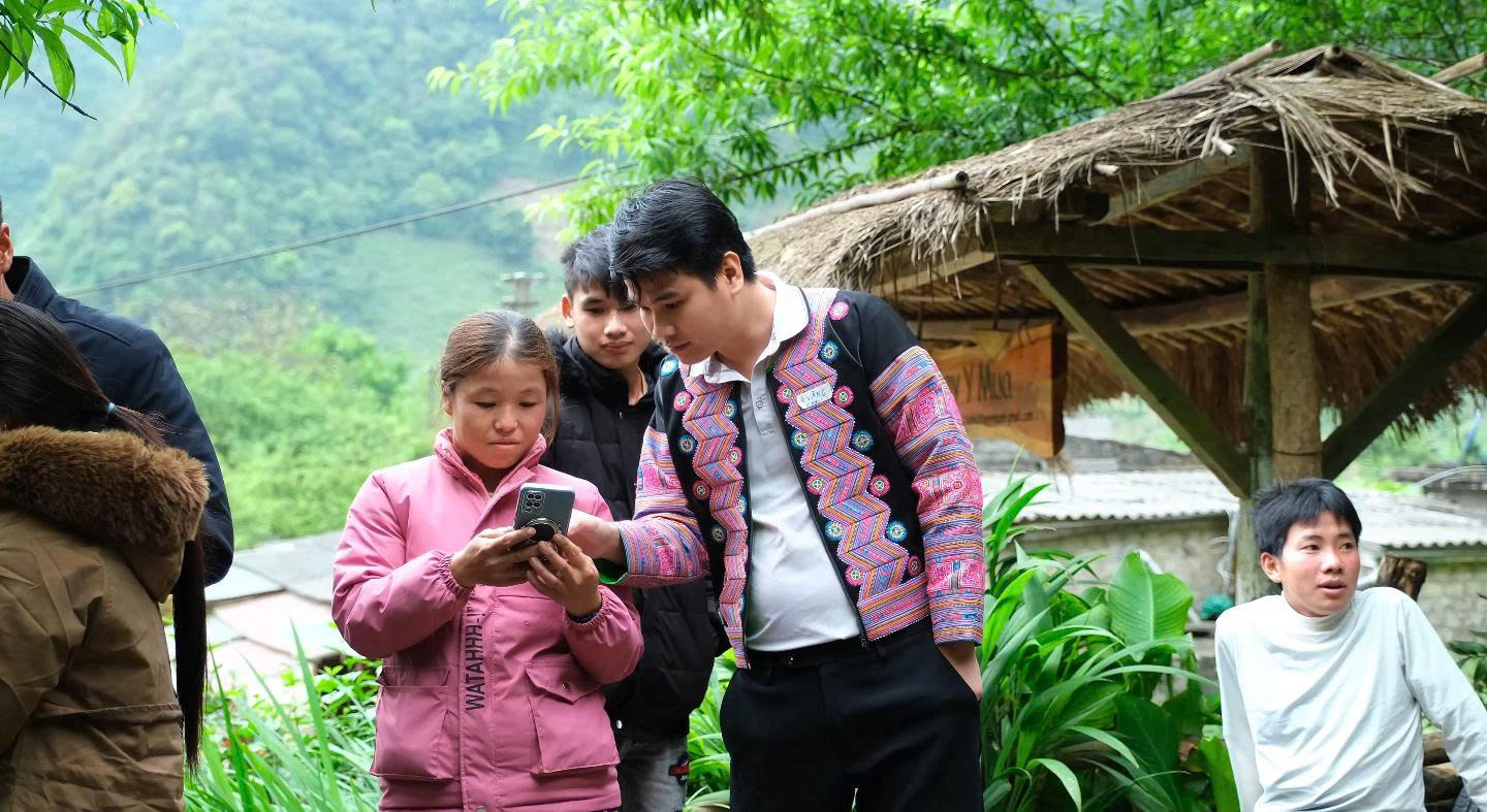 Thanh niên huyện Vân Hồ tham gia buổi đào tạo khởi nghiệp số